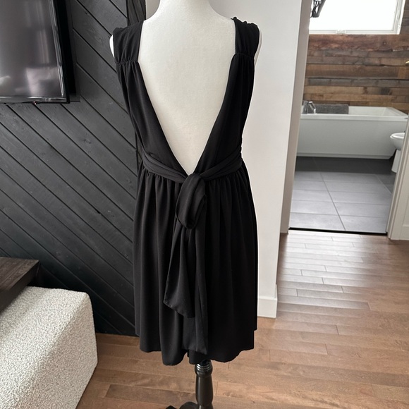 PERFECT LITTLE BLACK DRESS - Picture 4 of 8